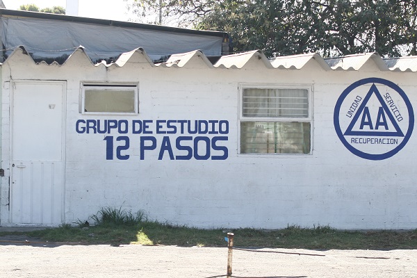 MXICO, D.F., 27DICIEMBRE2009.- La delegacin Iztapalapa es una de las denarcaciones que cuentan con Centros de Rehabilitacin para Alcohlicos y Drogadictos, mejor conocidos como “Granjas”.
FOTO: SAòL LîPEZ/CUATOSCURO.COM