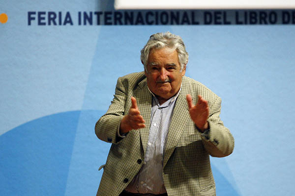 GUADALAJARA, JALISCO, 07DICIEMBRE2014.- Hoy en la Expo y en el marco de la edición 28 de la Feria Internacional del Libro de Guadalajara 2014 (FIL), se llevo a cabo un Dialogo entre el Presidente de la Republica Oriental de Uruguay, José Mujica y el Periodista, Ricardo Rocha.FOTO: FERNANDO CARRANZA GARCIA / CUARTOSCURO.COM