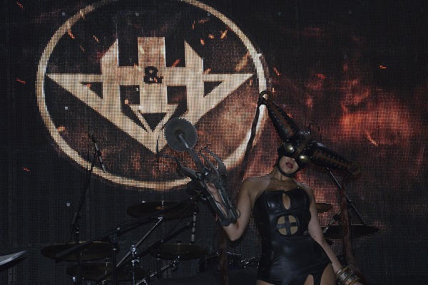 MÉXICO, D.F., 27NOVIEMBRE2015.- La quinta edición del festival de música metal “Hell and Heaven” fue anunciado en conferencia en el Plaza Condesa. Jorge Islas y José Luis, organizadores del festival, dieron algunos adelantos del cartel de las bandas que se presentarán, entre las cuales se encuentra “Rammstein”. La presentación culminó con un breve concierto de la banda de metal nacional “Tanus”. 
FOTO: GALO CAÑAS /CUARTOSCURO.COM