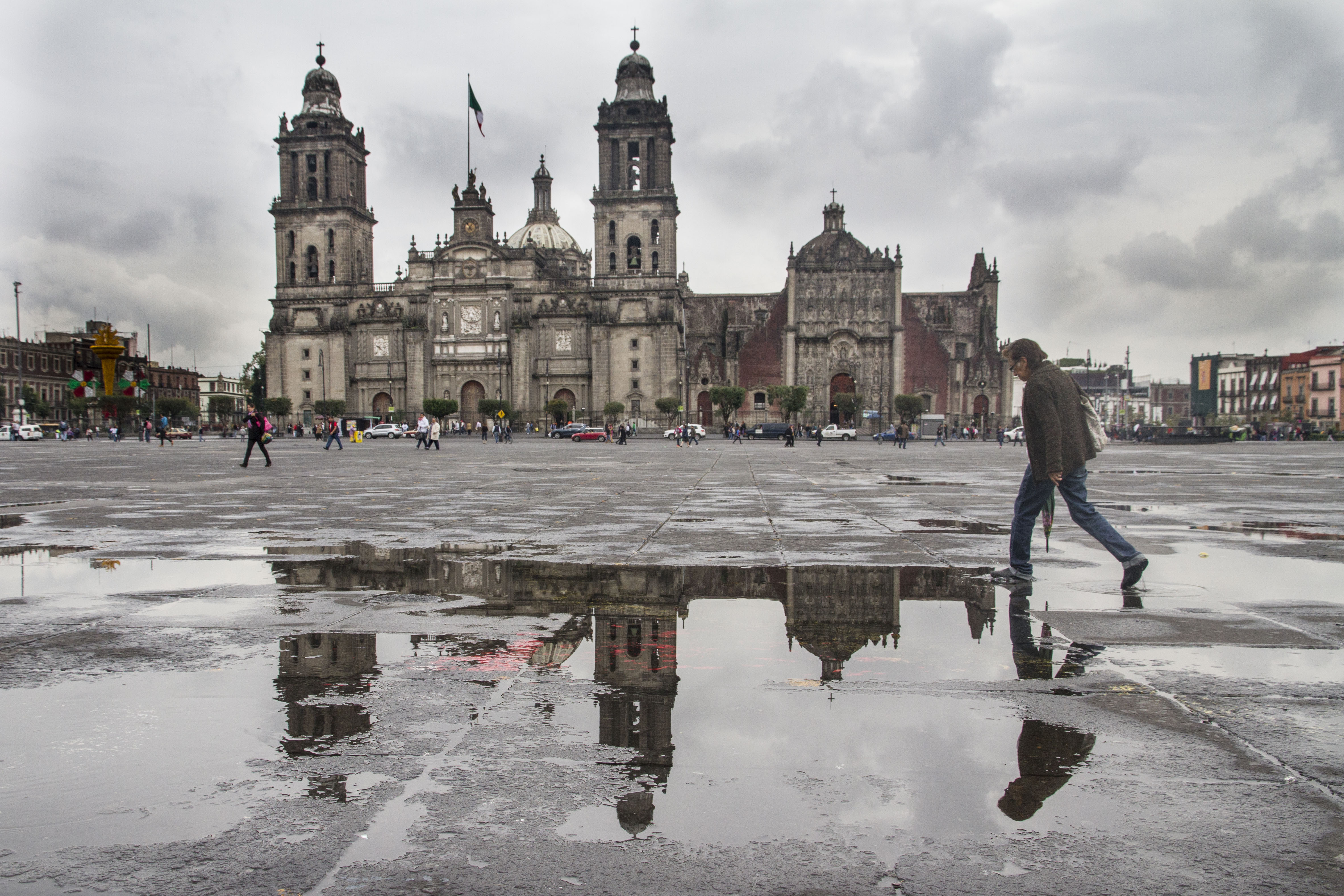 MÉXICO, D.F., 28SEPTIEMBRE2015.- Frío amanecer en la ciudad de México, tras las lluvias que se han registrado a causa de la tormenta tropical Marty.
FOTO:  ISAAC ESQUIVEL /CUARTOSCURO.COM