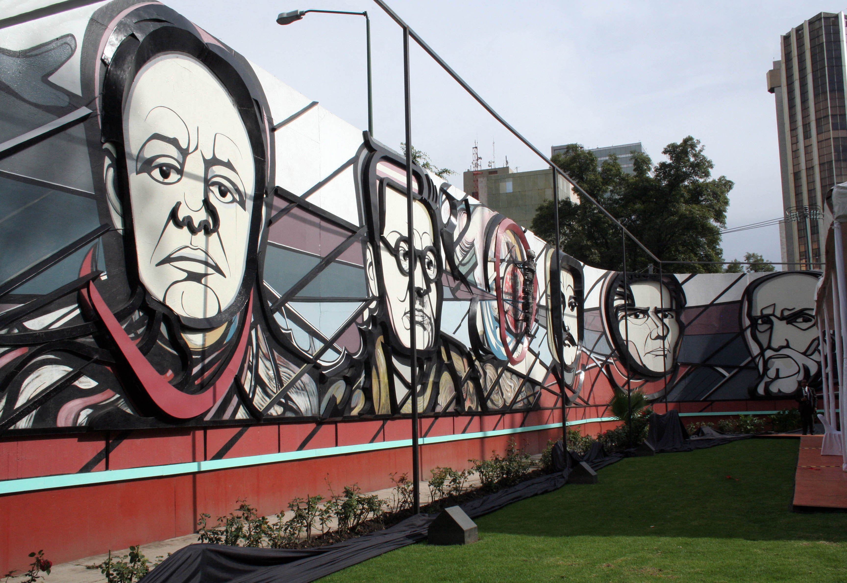 MÉXICO, 23AGOSTO2007.- Se restauró el mural “Homenaje al Cincuentenario del Momvimiento Muralista Mexicano”, realizado por el artista mexicano David Alfaro Siqueiros. 
FOTO: ISAAC ESQUIVEL/CUARTOSCURO.COM