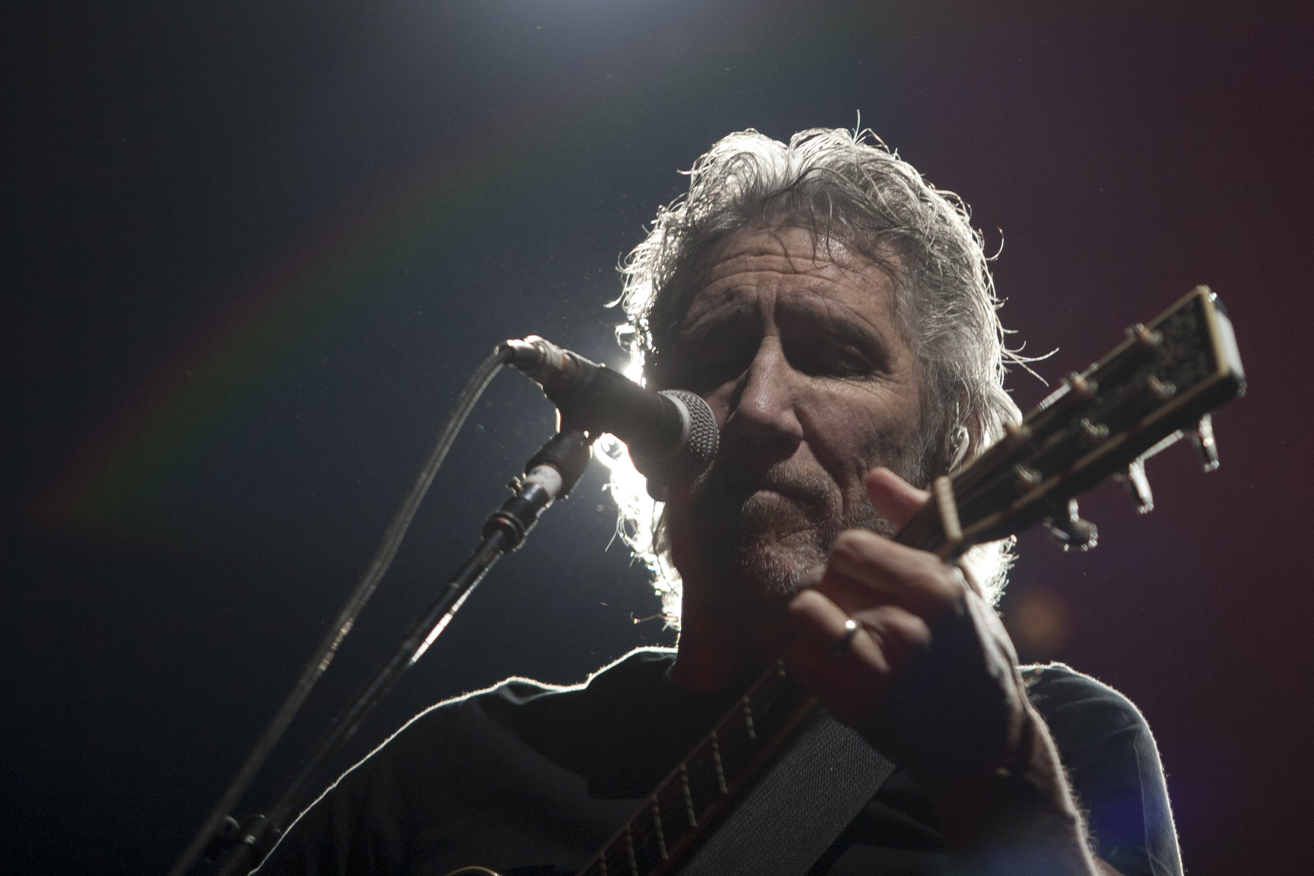 MÉXICO, DF 27ABRIL2012.- El músico ingles, Roger Waters, presentó la obra maestra de la legendaria banda de rock, Pink Floyd, The Wall, la noche de hoy en el Foro Sol. El músico dedico el concierto a las muertas de Juárez. 
FOTO: FRANCISCO RODRÍGUEZ /CUARTOSCURO.COM