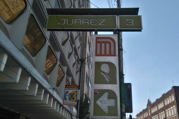 Afuera de Metro Juárez se encuentran sitios emblemáticos de la Ciudad de México.