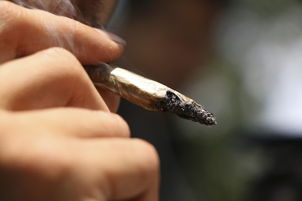 Nacho Lozano escribe hoy, en su columna "Mota para vivir", sobre la necesidad de regular el consumo de mariguana en la CDMX