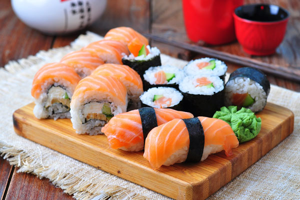 El sushi de salmón con aguacate de Zoku cuesta $140