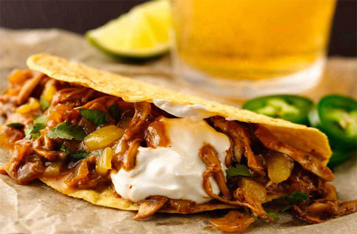 tacos Tacos, cerveza y mezcal
