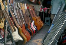 El Bazar Musico Cultural de Tasqueña está lleno de instrumentos musicales, incluyendo algunos muy extraños.