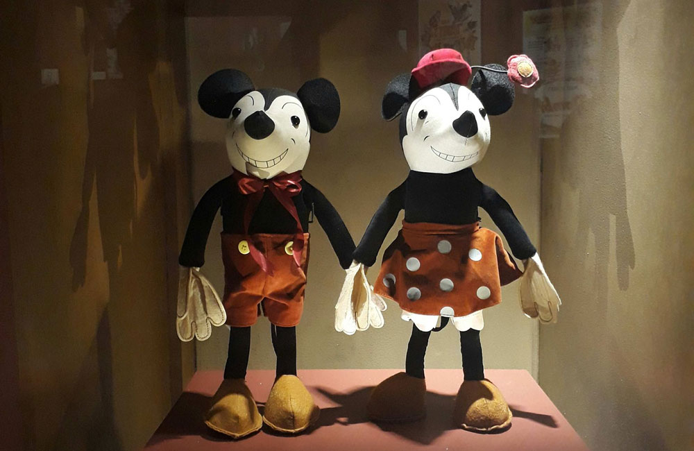 En la expo de Disney puedes ver documentos, juguetes y dibujos originales. Foto: Daniela Barranco 