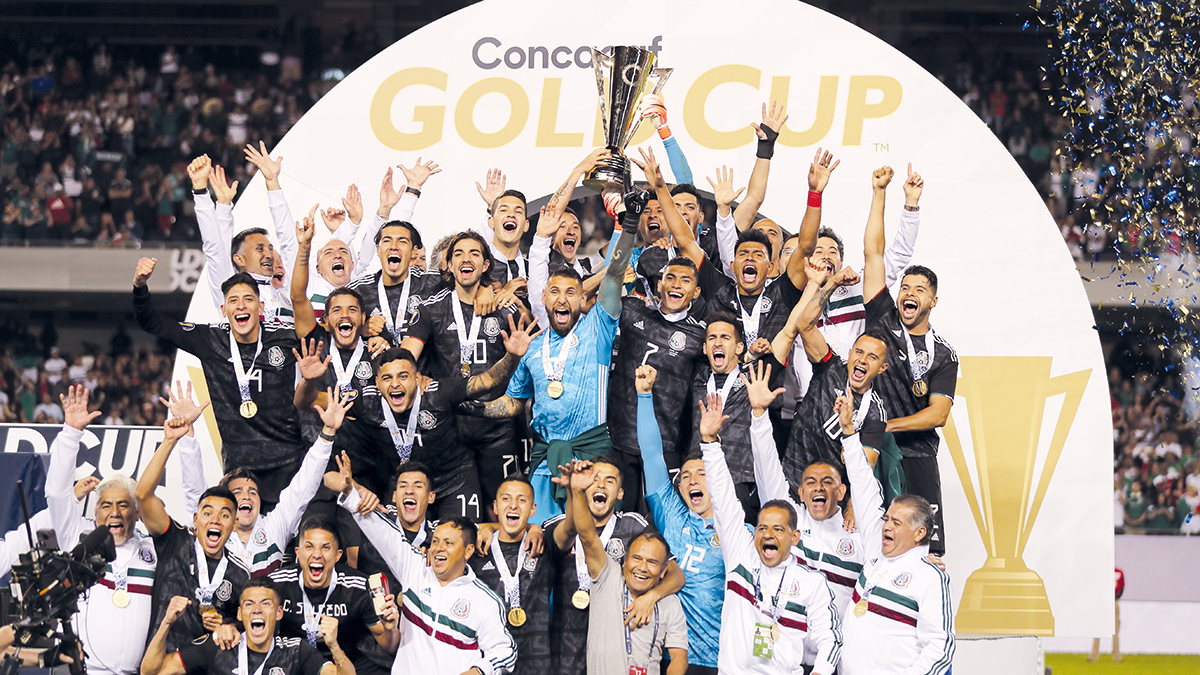 CHICAGO, IL – JULY 07: Mexico players celebrate with the CONCACAF Gold Cup trophy after their 1-0 victory over USA in the 2019 CONCACAF Gold Cup Final between Mexico and United States of America at Soldier Field on July 7, 2019 in Chicago, Illinois. (Photo by Matthew Ashton – AMA/Getty Images)