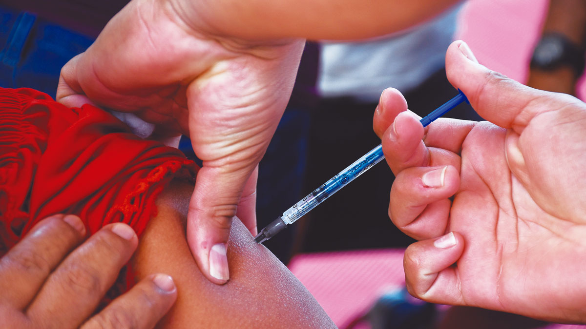 Alertan lugars clandestinos vacuna anticovid