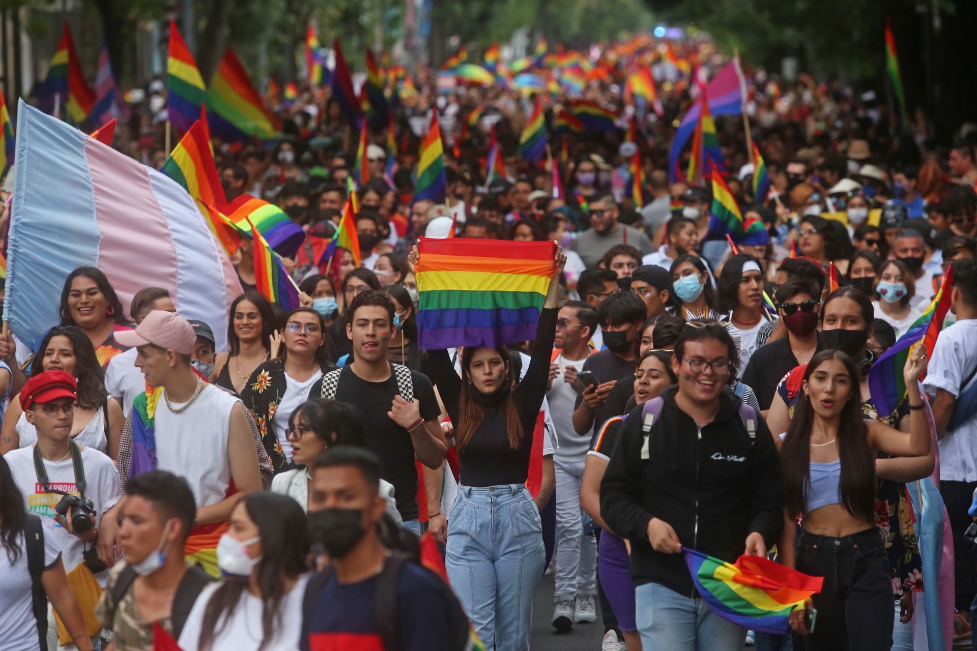 GUADALAJARA, JALISCO, 12JUNIO2021.- Miles de personas de la comunidad LGBT, participaron en una edición mas de la Marcha del Orgullo Gay 2021, ya mencionado evento comenzó en las inmediaciones de la Glorieta Minerva y concluyo en la Plaza de la Liberación en el centro histórico de la ciudad.
FOTO: FERNANDO CARRANZA GARCIA / CUARTOSCURO.COM