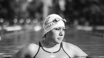 Arleen González, quien completó la Triple Corona en Aguas Abiertas, practicando natación en el Club España, al sur de la Ciudad de México. Foto, Lulú Urdapilleta.