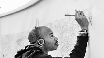 Stephen Wiltshire pinta la Ciudad de México. Foto por Lulú Urdapilleta