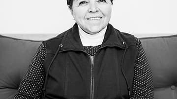 Elsa Cross, poeta y traductora, Premio Nacional de Ciencias y Artes en Lingüística y Literatura en su casa de la CDMX. Foto, Lulú Urdapilleta