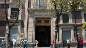 El Nacional Monte de Piedad tiene muchas historias detrás de personajes conocidos y gente común