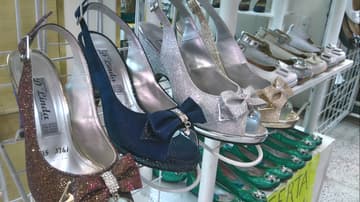 En el Mercado de Granaditas se ofertan miles de zapatos, desde los más tradicionales hasta los más extravagantes.
