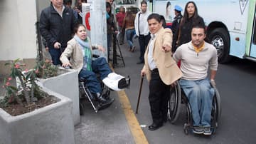 Parece que son enemigos. Seres raros que no lucen como “todos los normales”
