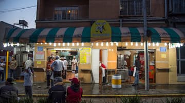 Hoy, en su Ciudad de necios, Nacho Lozano escribe sobre la clausura y reapertura de la taquería El Borrego Viudo
