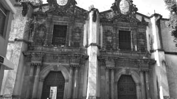 El convento de la Concepción alberga la leyenda de una mujer que se quitó la vida por desamor.
