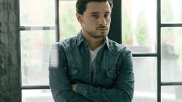David Barraza es guionista de cine y televisión. Actualmente trabaja en la serie Infidel