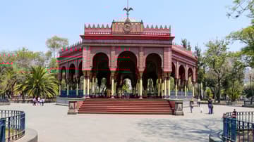 Conoce la historia del kiosco Morisco, en la Santa María la Ribera