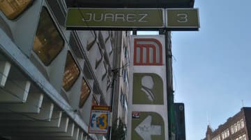 Afuera de Metro Juárez se encuentran sitios emblemáticos de la Ciudad de México.