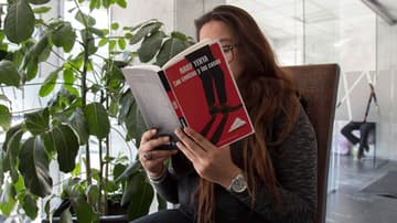 El escritor y periodista Naief Yehya presentará Las cenizas y las cosas, su novela más reciente, el próximo miércoles a las 19:30 h, junto a Villoro y Fadanelli en El Péndulo de Polanco