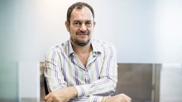 El tabú de la pederastia, las limitaciones de la Iglesia y el abuso de poder son algunos de los temas que Javier Martínez Staines aborda en su novela más reciente.