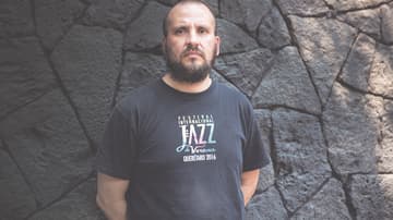 El guitarrista Juan José López, líder del quinteto homónimo formado hace un año, habla sobre su disco debut y su exploración creativa