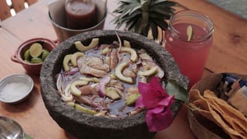 Aguachile Grill es un lugar pequeño y cómodo. El aguachile es su especialidad