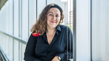 Ana Francis Mor presenta su nueva novela "Lo que soñé mientras dormías"