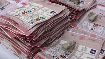 Se lleva a cabo el cierre de casillas, después de la jornada electoral en el Estado de México, para elegir Gobernador/a.