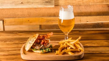 Wanted Burgers ofrece hamburguesas exóticas, como de cocodrilo o con ralladura de coco