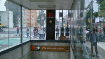 ¿Qué hay afuera de Metro Insurgentes Sur?