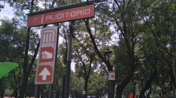 Sitios que encuentras afuera de Metro Auditorio.