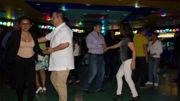 Tropicana, personajes y baile