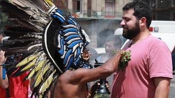 Fiesta, indígenas y barrios