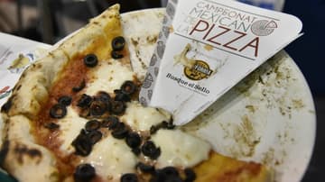 Durante la final del Tercer Campeonato Mexicano de la Pizza los competidores elaboraron tres pizzas en menos de 15 minutos.