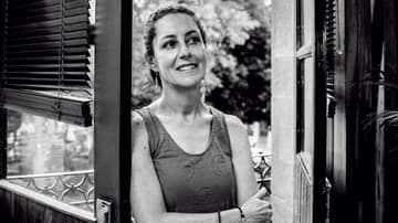 Claudia Sheinbaum levanta la mano
