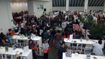 El Fondo de Cultura Económica tendrá una increíble venta nocturna el 31 de agosto, donde habrá libros con hasta 40% de descuento.