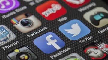 regular anuncios políticos en redes sociales