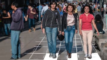 alumbrar madero con pisadas